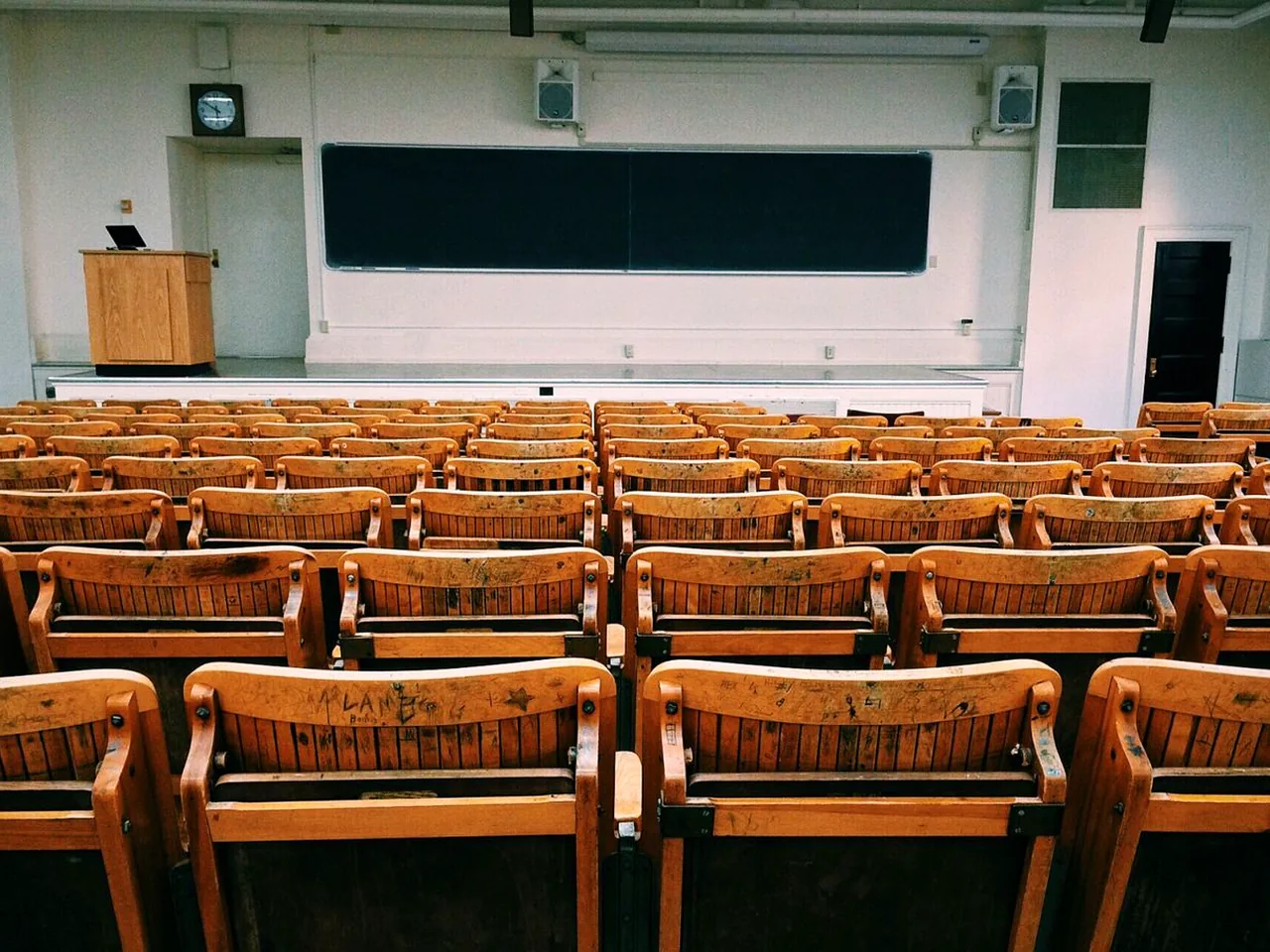 考研复试准备指南：面试与专业课笔试技巧